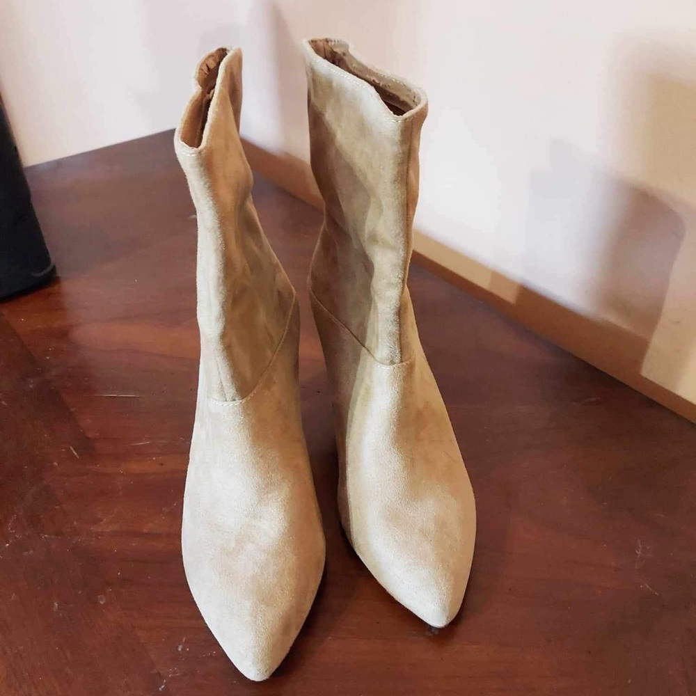 Express Pointed Toe Heeled Bootie sz 8